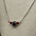 Collana Su Coccu con Ossidiana da 8 mm e corallo