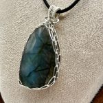 Ciondolo di Labradorite fatto a mano