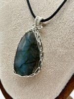 Ciondolo di Labradorite fatto a mano