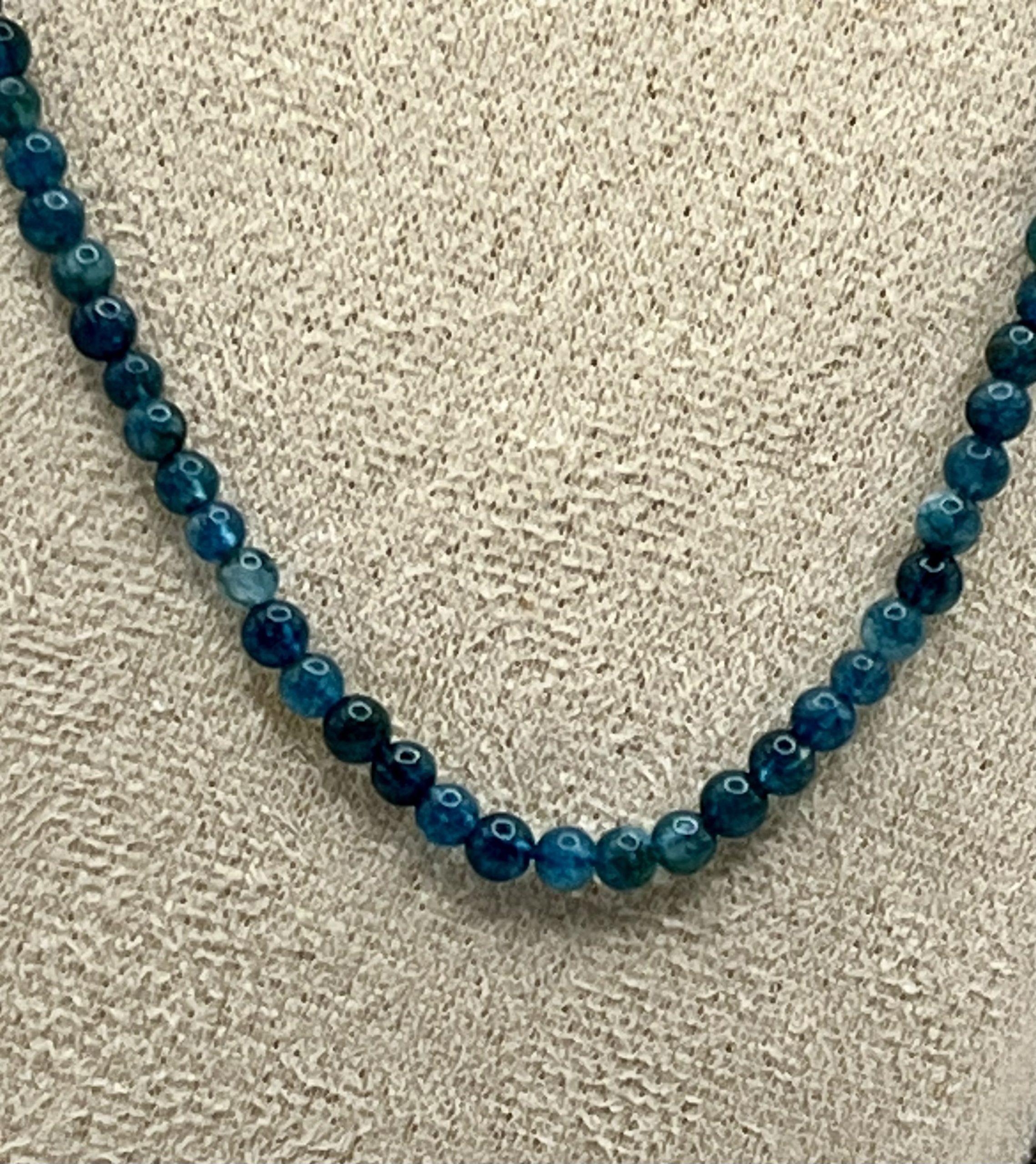 img_0135-2 Collana Agata blu 4mm - immagine 1