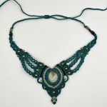 Collana Macramè verde petrolio con quarzo Fumè regolabile