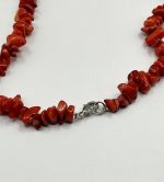 Collana artigianale realizzata a mano con autentici scarti di corallo rosso. - immagine 3