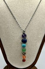 Ciondolo artigianale con le pietre dei sette chakra – - immagine 3