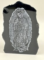 Scultura artigianale in ossidiana naturale (230 g), raffigurante una Madonna - immagine 2