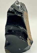 Scultura artigianale in ossidiana naturale (230 g), raffigurante una Madonna - immagine 4