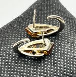 Orecchini in argento 925 con ambra naturale, chiusura a lobo. - immagine 3