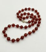 Collana elegante realizzata con pietre naturali di corniola da 8 mm - immagine 4