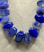 Collana realizzata con splendide pietre di agata viola - immagine 2