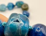 Collana in Agata Azzurra Naturale – pezzo unico con geodi e cristalli interni - immagine 4