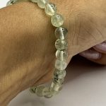 Bracciale in Prehnite Naturale da 6 mm – pietra di calma e armonia