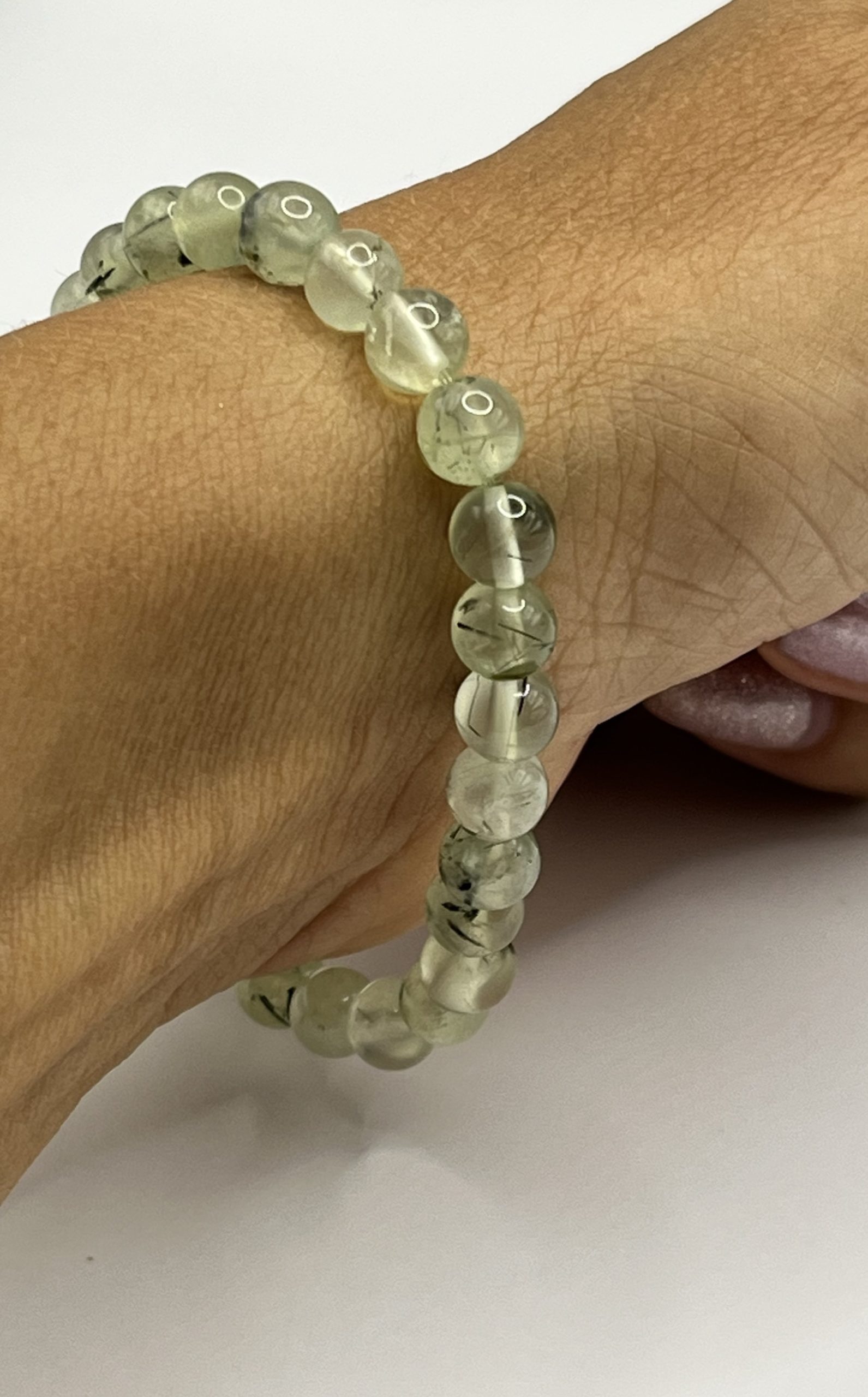 img_0362 Bracciale in Prehnite Naturale da 6 mm โ pietra di calma e armonia - immagine 1