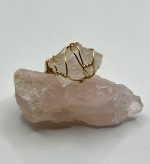 Anello regolabile in acciaio dorato con pietra grezza di Quarzo Rosa 💖 - immagine 2