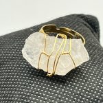 💍 Anello regolabile in acciaio dorato con pietra grezza di Quarzo Ialino 💎✨