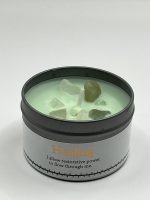🕯️ Candela per Meditazione e Legge di Attrazione – Cera di soia, Lavanda & Eucalipto, Avventurina + ciondolo in omaggio 💚✨