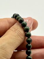 Bracciale elastico in Jasper Kambaba 6 mm 💚✨ - immagine 2