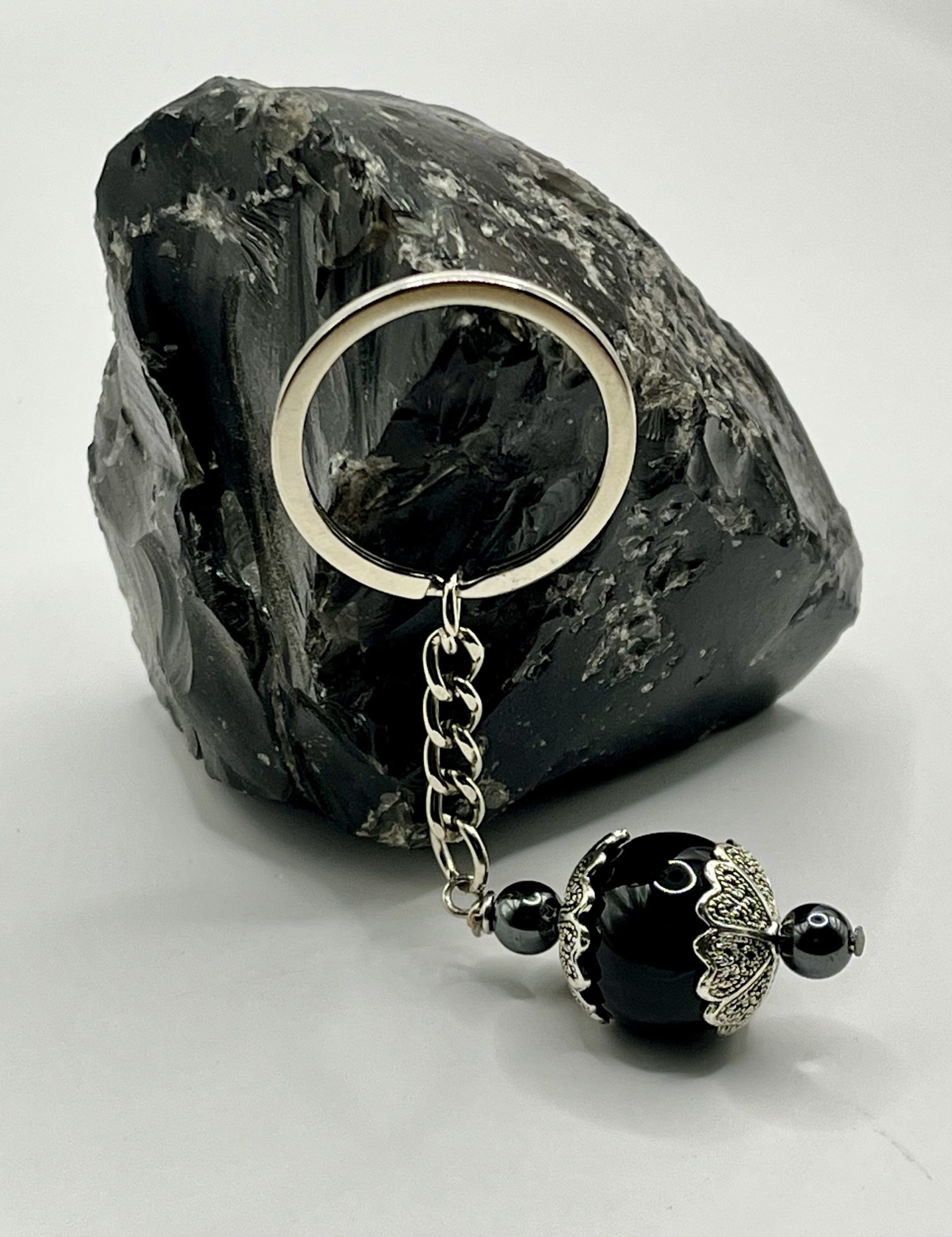 img_0608 Portachiavi Su Coccu con Ossidiana e sfere di Ematite 🖤✨ - immagine 1