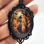 Collana con cordino nero e ciondolo Strega 🌙✨
