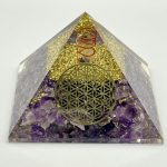 Piramide di ametista e orgonite e fiore della vita 7,5 cm
