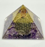 Piramide di ametista e orgonite e fiore della vita 7,5 cm
