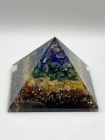 Piramide in Resina 7 Chakra con Pietre Naturali e Rame – 7,5 cm - immagine 2