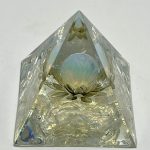 Piramide in Resina con Opalite 5x5 cm ✨