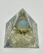 Piramide in Resina con Opalite 5x5 cm ✨