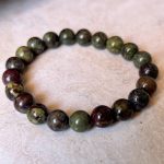 ✨ Bracciale Elastico con Diaspro Sangue di Drago – 8 mm ✨