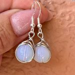 Orecchini con pietra Opalite – Luminosità e dolce armonia