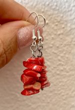 Orecchini con frammenti di Corallo Rosso – Eleganza naturale