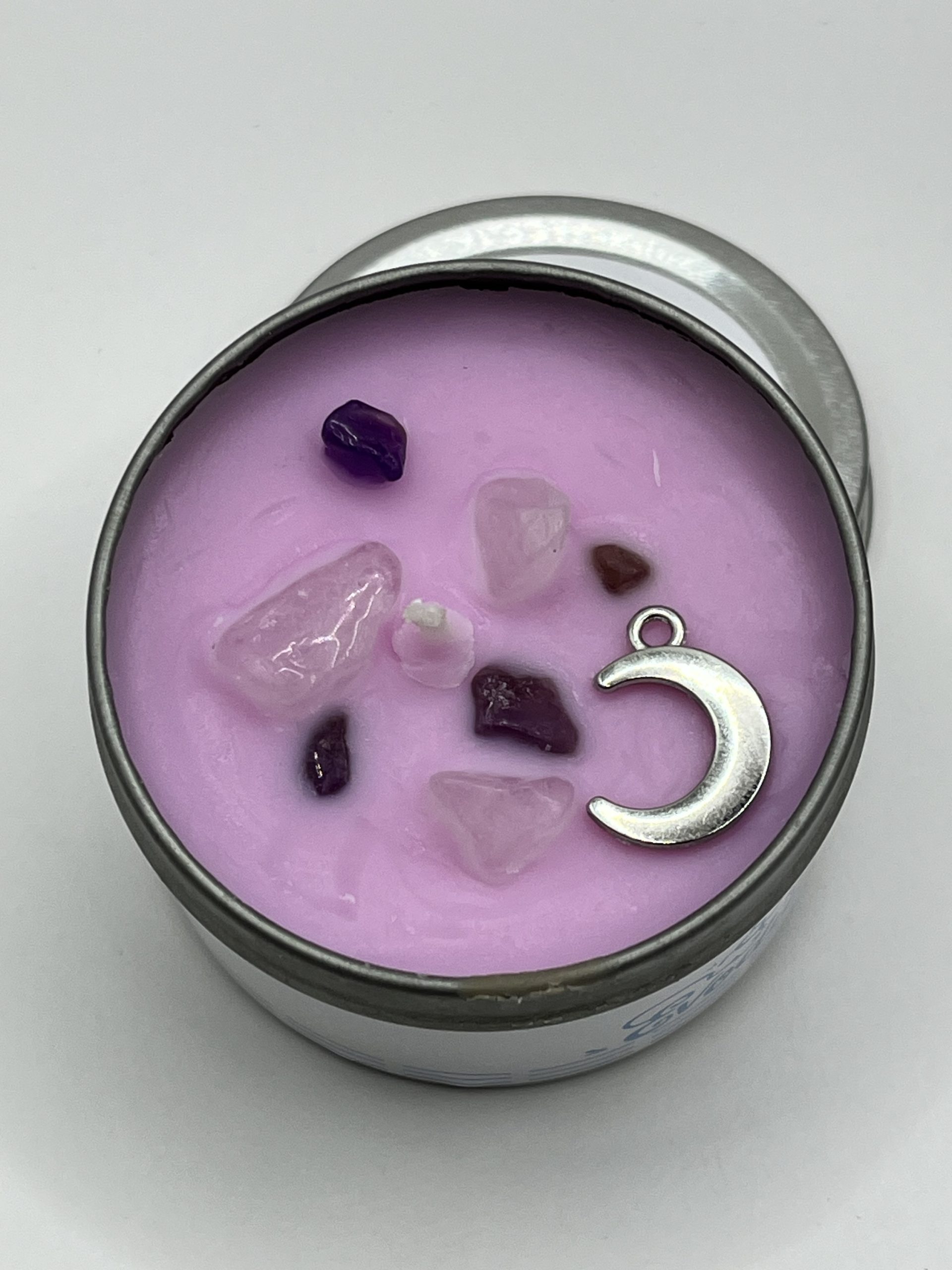 img_0927 Candela profumata alla Lavanda e Camomilla con Ametista e ciondolo Luna π β Pace & Attrazione - immagine 1