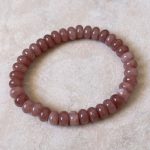 Bracciale elastico con pietre di Quarzo Fragola – Dolcezza & Energia del Cuore 💕