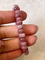 Bracciale elastico con pietre di Quarzo Fragola – Dolcezza & Energia del Cuore 💕 - immagine 2