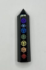Punta di Onice Nera con Simboli dei 7 Chakra – Energia, Protezione e Armonia