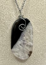 Collana in acciaio con fetta di drusa di quarzo ialino naturale - immagine 2
