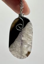 Collana in acciaio con fetta di drusa di quarzo ialino naturale - immagine 3