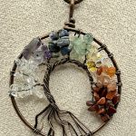 Ciondolo Albero della Vita con Pietre Vere dei Sette Chakra e Cordino Marrone