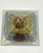 Piramide in Resina con Angelite, Ali d’Angelo e Rame – Protezione e Connessione Spirituale (7,5 cm)
🩵💙 - immagine 3