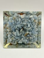 Piramide in Resina con Angelite, Ali d’Angelo e Rame – Protezione e Connessione Spirituale (7,5 cm)
🩵💙 - immagine 4