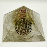 Piramide in Resina con Selenite, Fiore della Vita e Rame – Purificazione ed Energia Divina (7,5 cm)
🤍