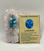 Orecchini con Pietre Naturali di Larimar e Ciondolo Piuma – Armonia, Calma e Bellezza Interiore