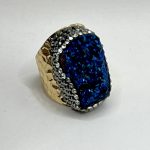 🩵 Anello con Quarzo Titanio Blu – Metallo Dorato Regolabile