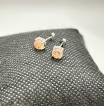 🍓 “Orecchini a Lobo in Argento 925 con Quarzo Fragola – Dolci Vibrazioni d’Amore”
