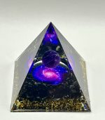 🌌 Piramide dell’Universo – Onice Nero e Sfera di Ametista per Protezione e Armonia Cosmica ✨