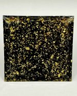 Piramide Energetica in Resina con Shungite e Punta di Ametista – Fatto a Mano con Pagliuzze Dorate e Orgone Dorato - immagine 2