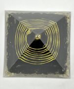 Piramide Energetica in Resina con Shungite e Punta di Ametista – Fatto a Mano con Pagliuzze Dorate e Orgone Dorato - immagine 3