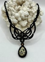 Collana in Macramè Nero con Diaspro Dalmata e Pietra del Sole – Gioia, Protezione e Energia Positiva - immagine 2