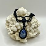 Collana in Macramè Nero con Sodalite e Agata Blue – Chiarezza Mentale, Comunicazione e Calma Interiore