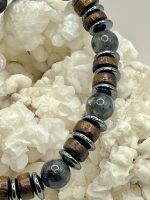 Bracciale da Uomo in Legno e Labradorite Grigia – Forza, Protezione e Saggezza Interiore