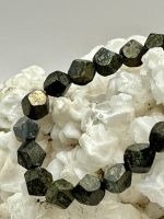 Bracciale Elastico in Calcopirite – Energia, Abbondanza e Trasformazione Interiore