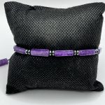 Bracciale Macramè Regolabile con Agata Viola e Matite – Armonia, Protezione e Stile Artigianale💜